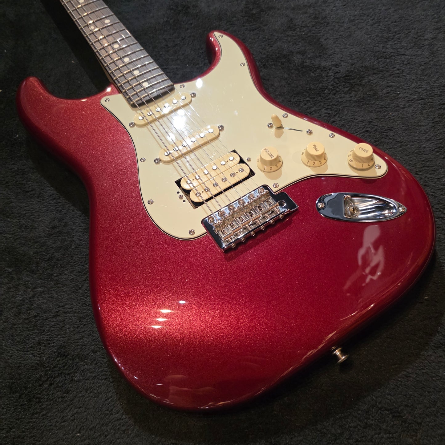 Fender American Performer Stratocaster HSS with Rosewood Fretboard Aubergine