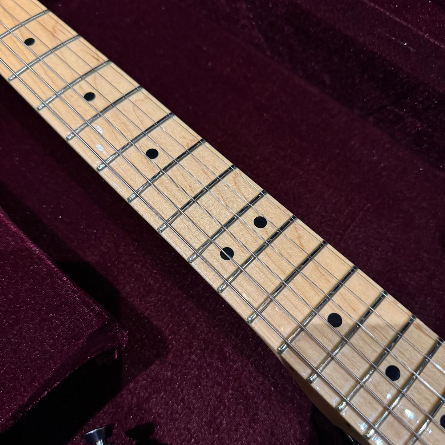 Fender American Standard Stratocaster with Maple Fretboard 2011 3-Color Sunburst