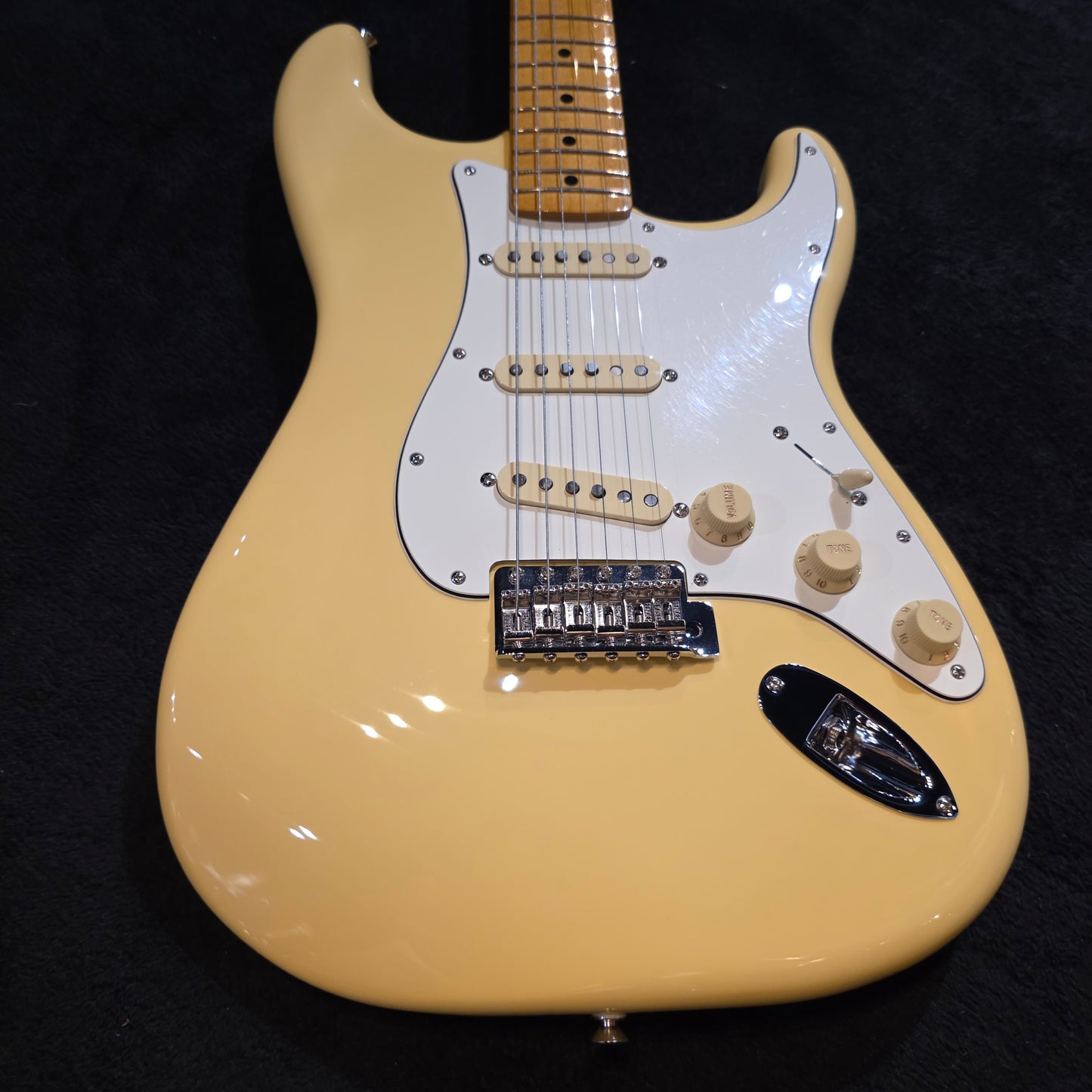 Fender Vintera II '70s Stratocaster with Maple Fretboard 2025 - Vintage White