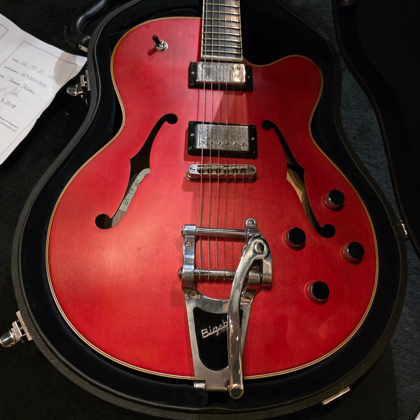 Hofner President Gold Label Custom Shop Cherry Red