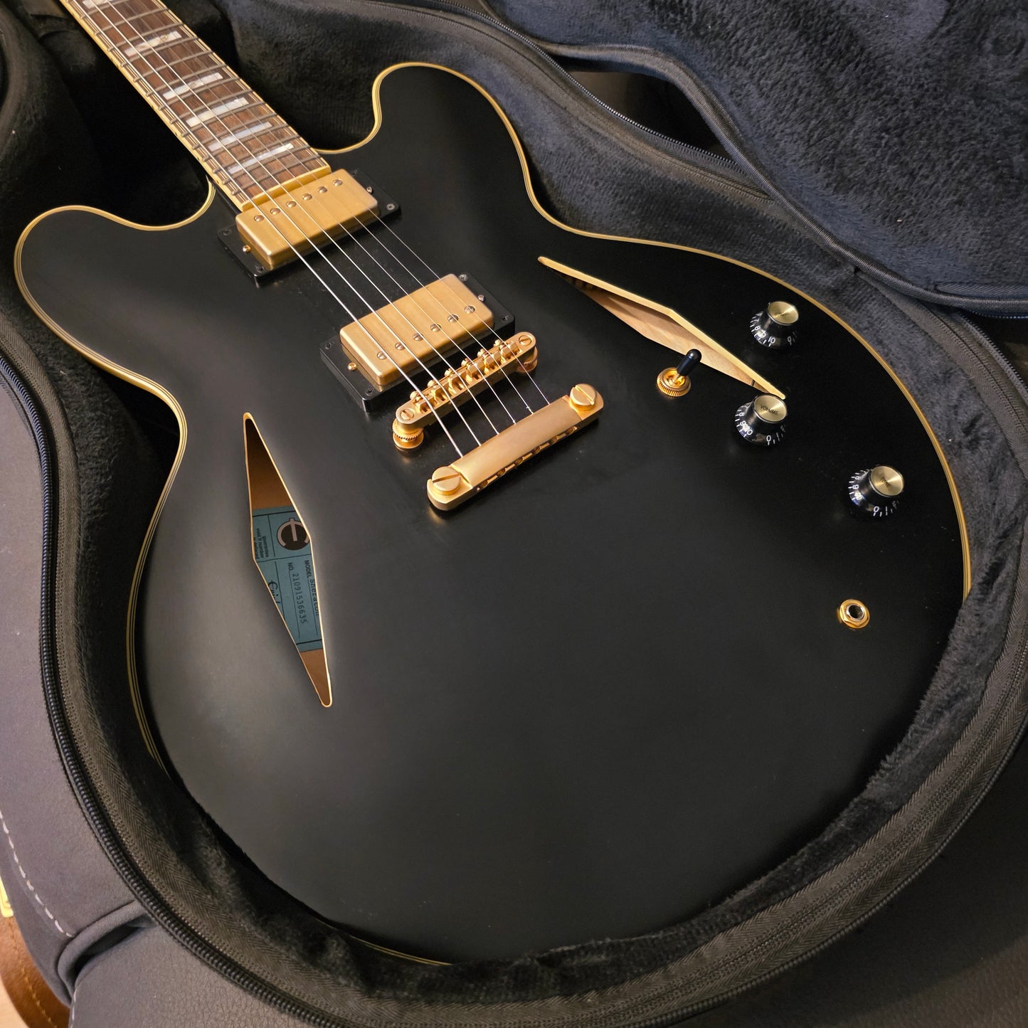 Epiphone Sheraton, Emily Wolf Signature in Stealth Black