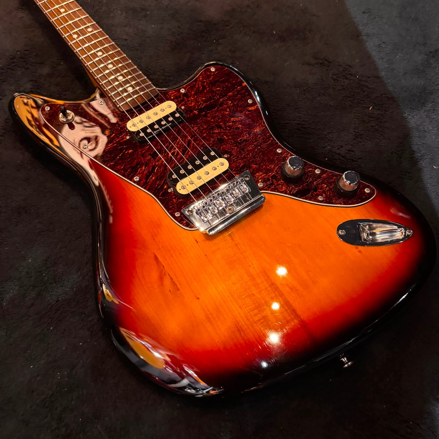 Squier Vintage Modified Jaguar HH with Rosewood Fretboard 2011 - 2017 - 3-Color Sunburst