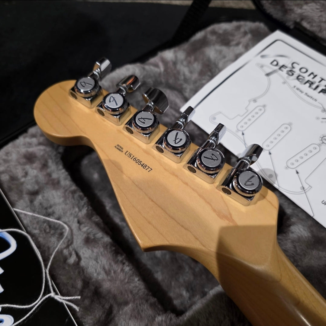 Fender American Elite Stratocaster with Maple Fretboard Sky Burst Metallic