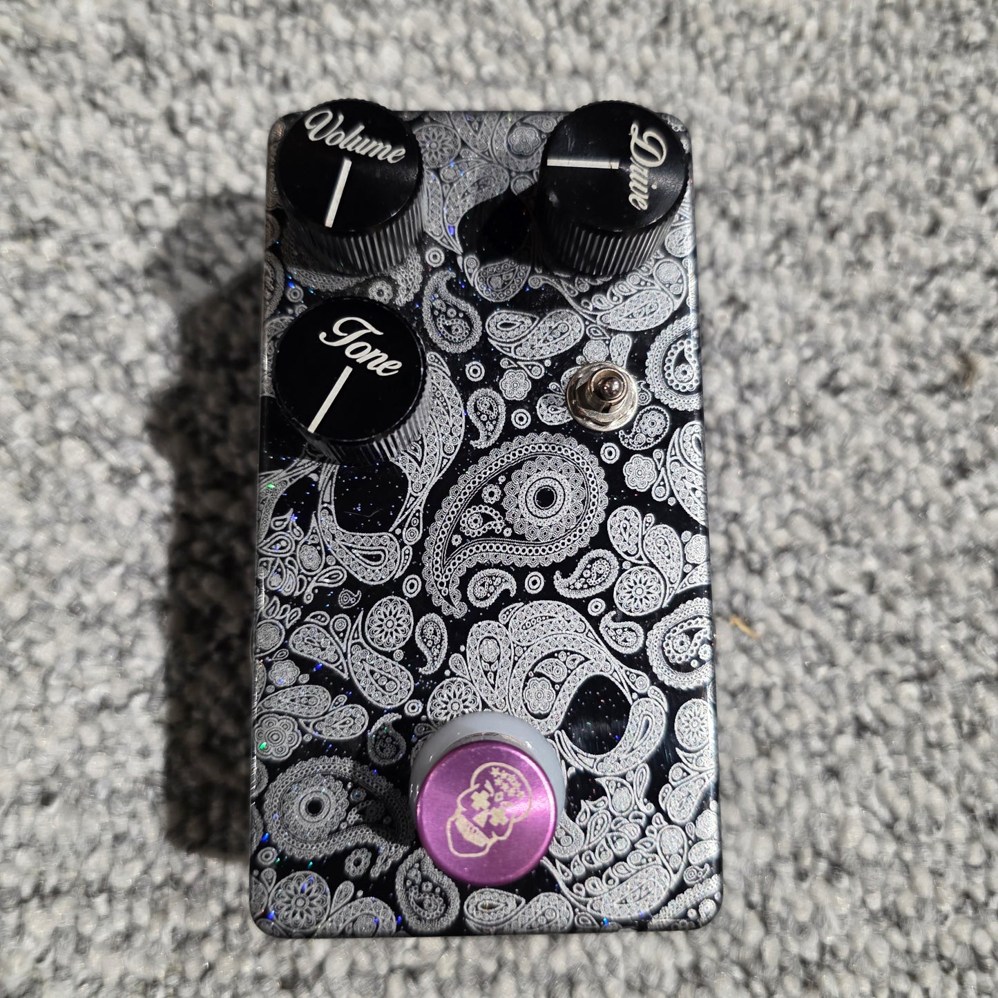 Guitar Pedals Revolution 2019 - Present - Black / Silver Paisley Skulls