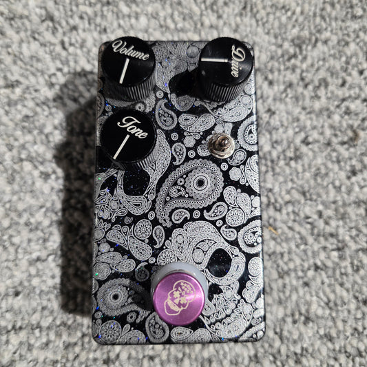 Guitar Pedals Revolution 2019 - Present - Black / Silver Paisley Skulls